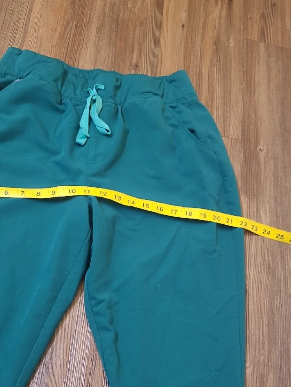 Figs women,s Teal V-Neck Scrub Top and Jogger Set